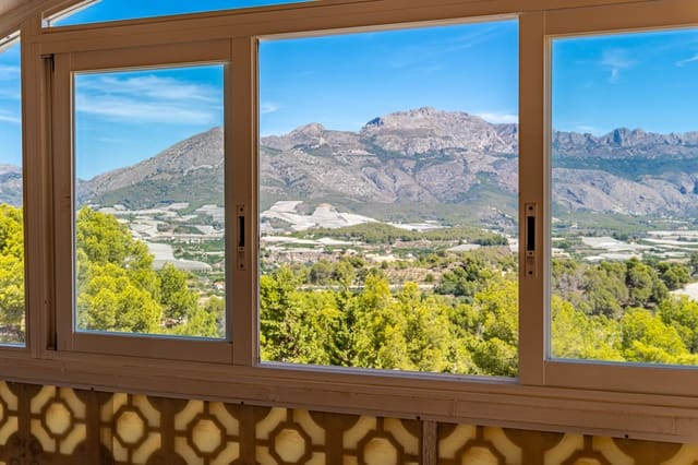 4 bedroom Villa for sale in La Nucia with pool garage - € 490,000 (Ref: 9328496)