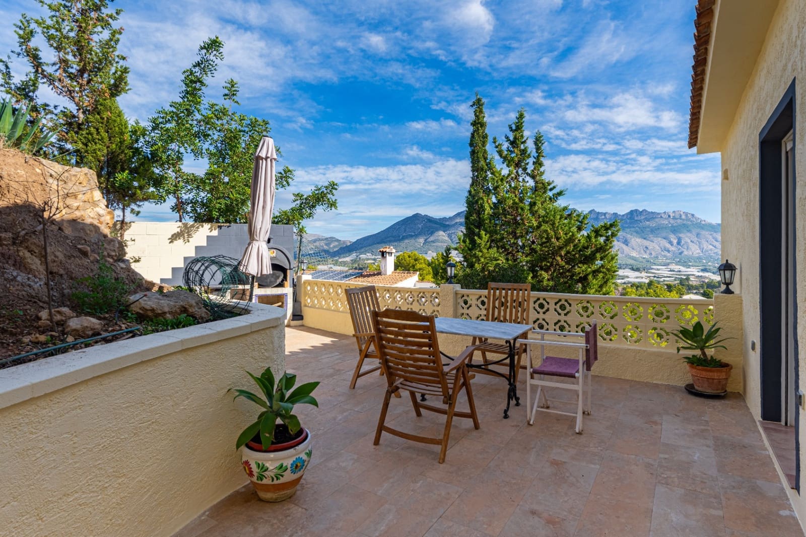 4 bedroom Villa for sale in La Nucia with pool garage - € 490,000 (Ref: 9328496)