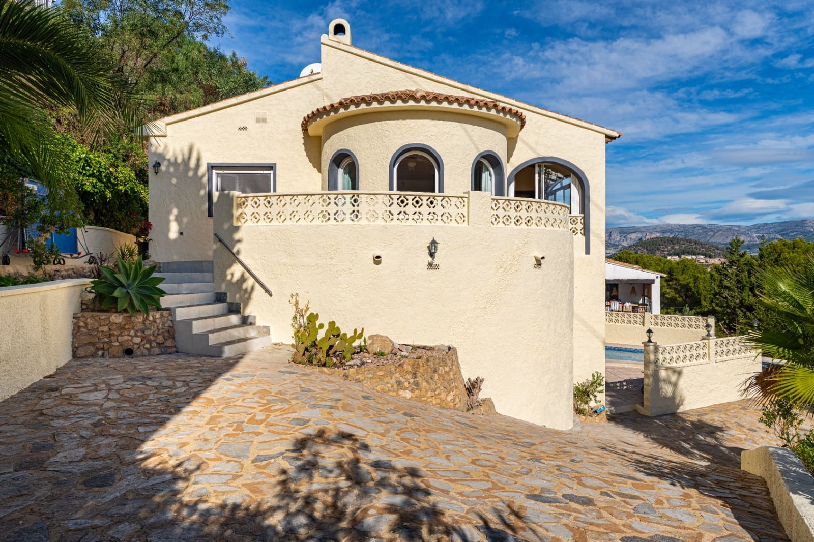 4 bedroom Villa for sale in La Nucia with pool garage - € 490,000 (Ref: 9328496)