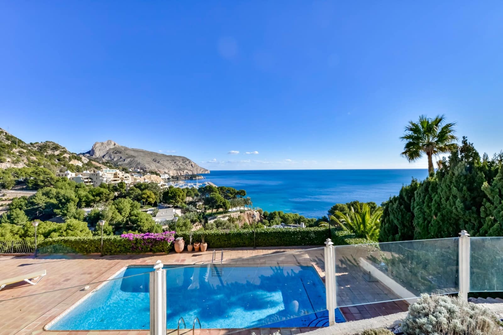 6 bedroom Villa for sale in Altea with pool garage - € 2,930,000 (Ref: 9328506)