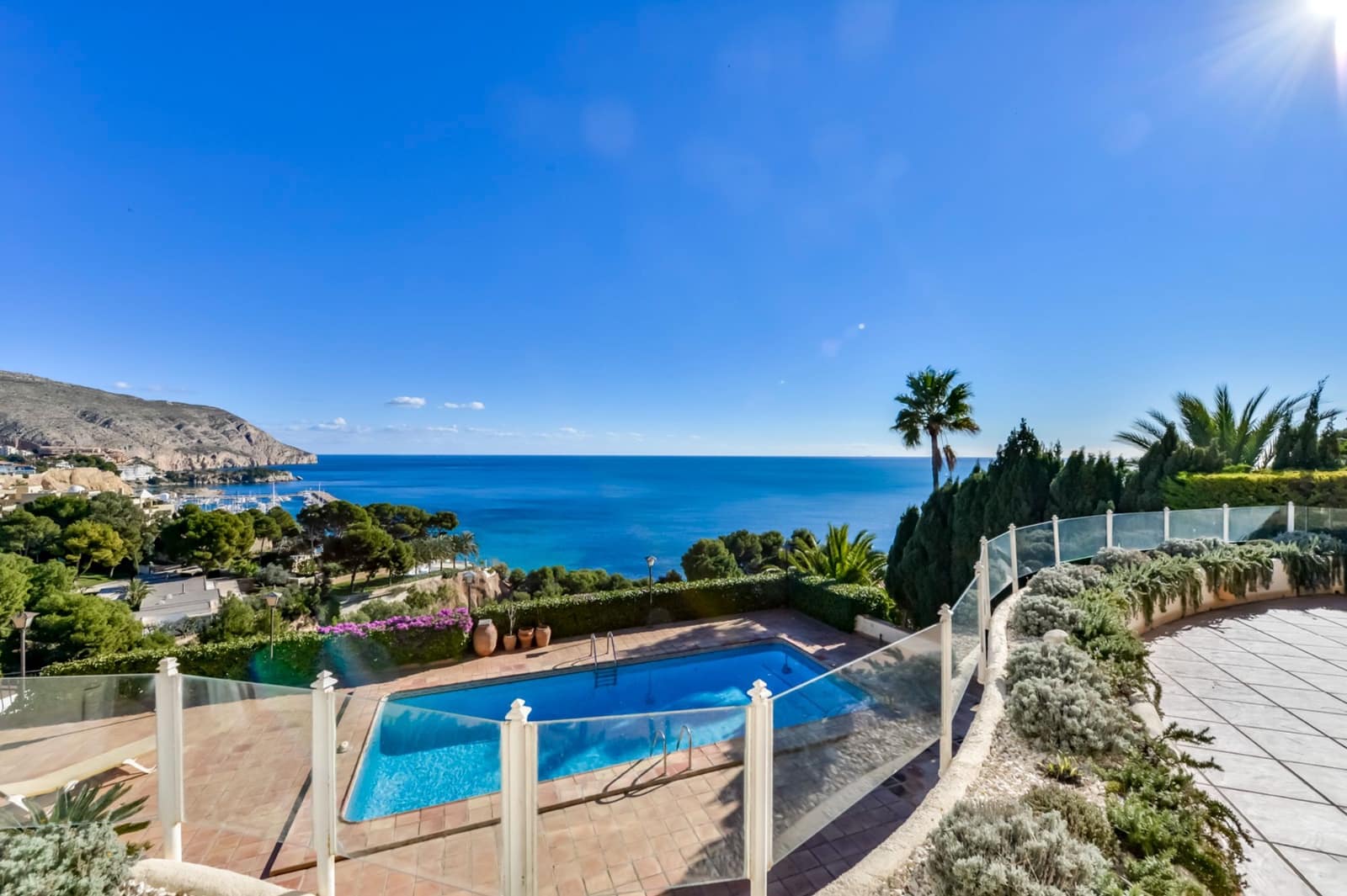 6 bedroom Villa for sale in Altea with pool garage - € 2,930,000 (Ref: 9328506)