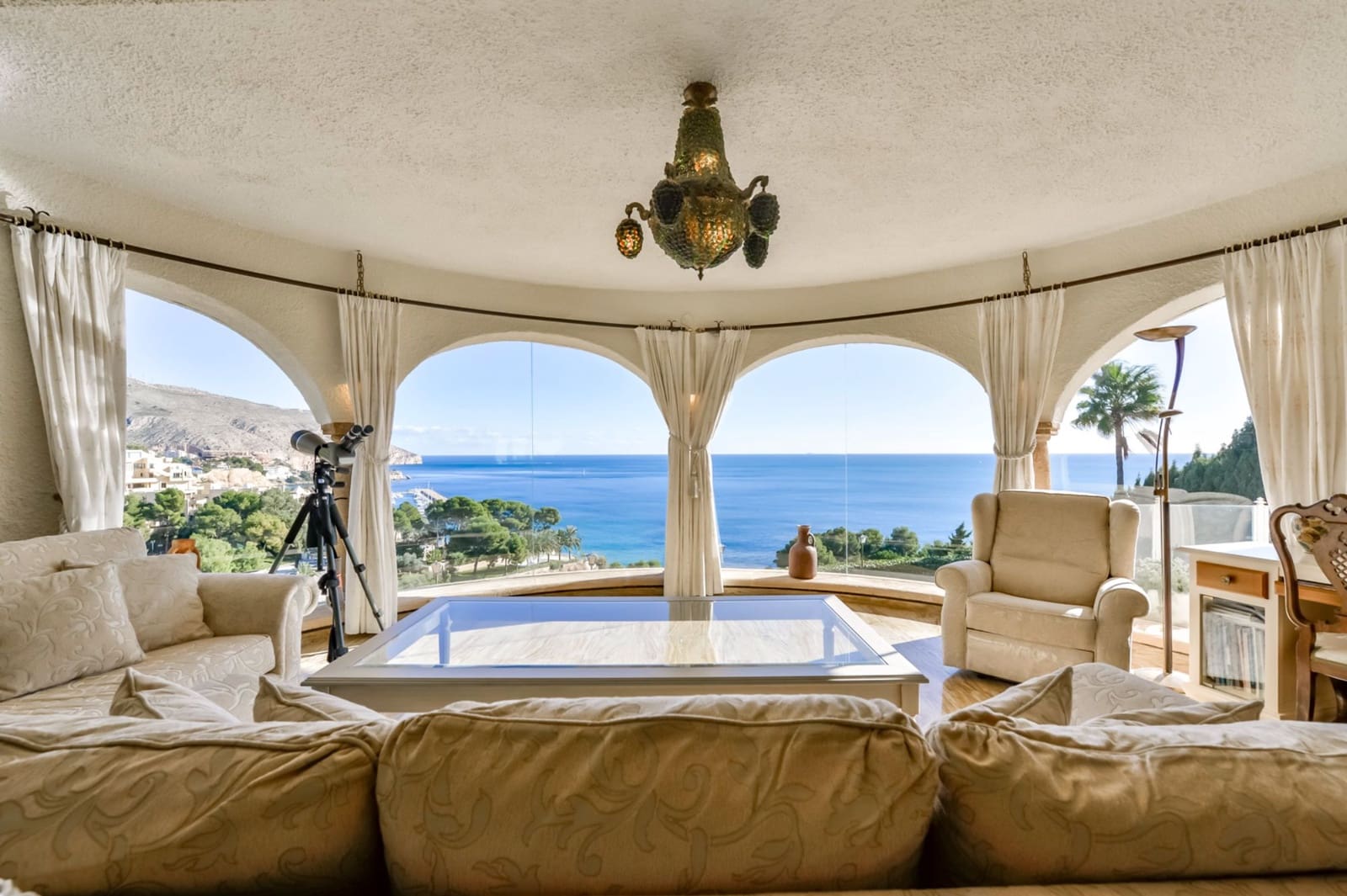 6 bedroom Villa for sale in Altea with pool garage - € 2,930,000 (Ref: 9328506)