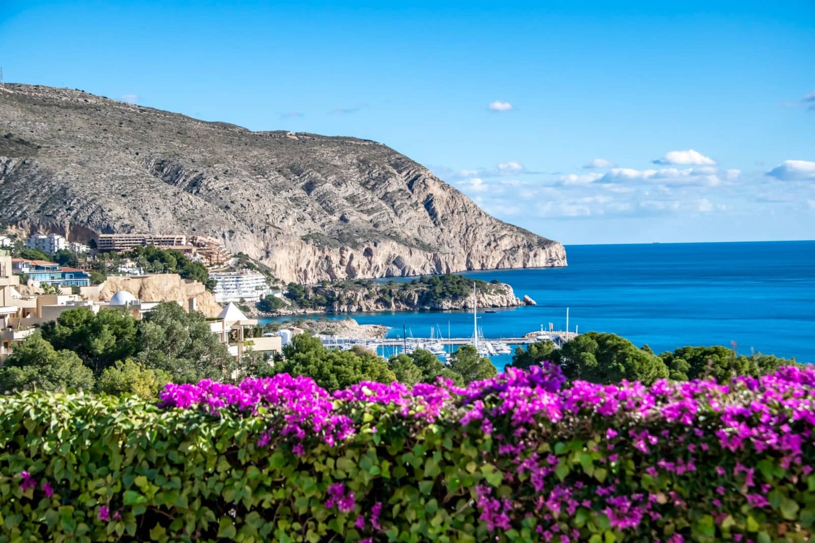 6 bedroom Villa for sale in Altea with pool garage - € 2,930,000 (Ref: 9328506)