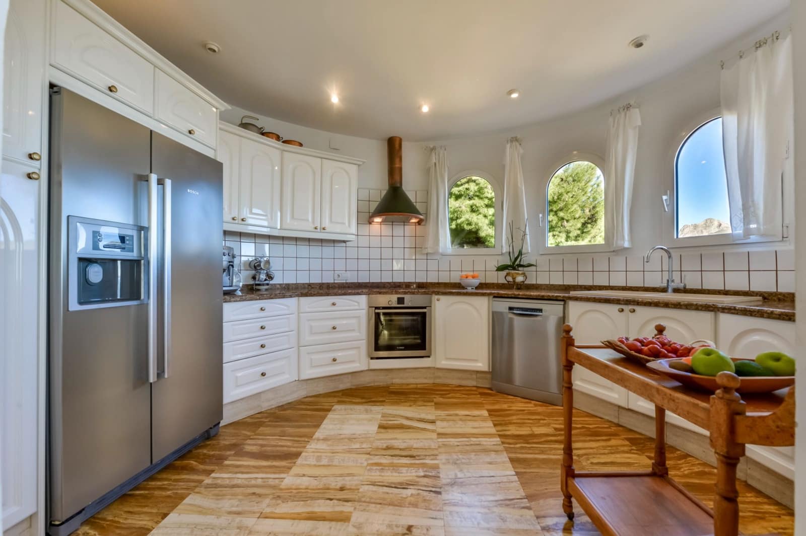 6 bedroom Villa for sale in Altea with pool garage - € 2,930,000 (Ref: 9328506)