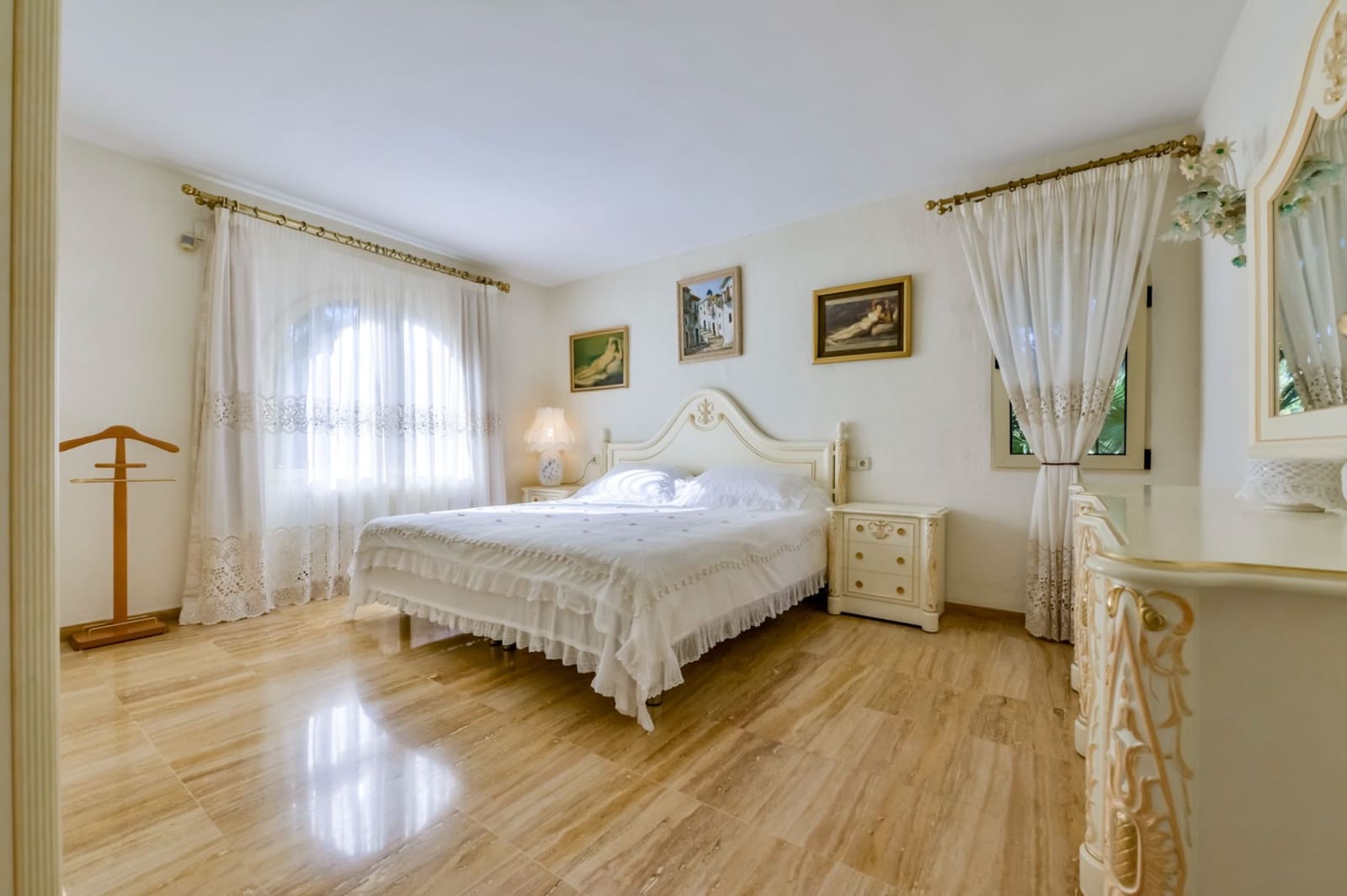 6 bedroom Villa for sale in Altea with pool garage - € 2,930,000 (Ref: 9328506)