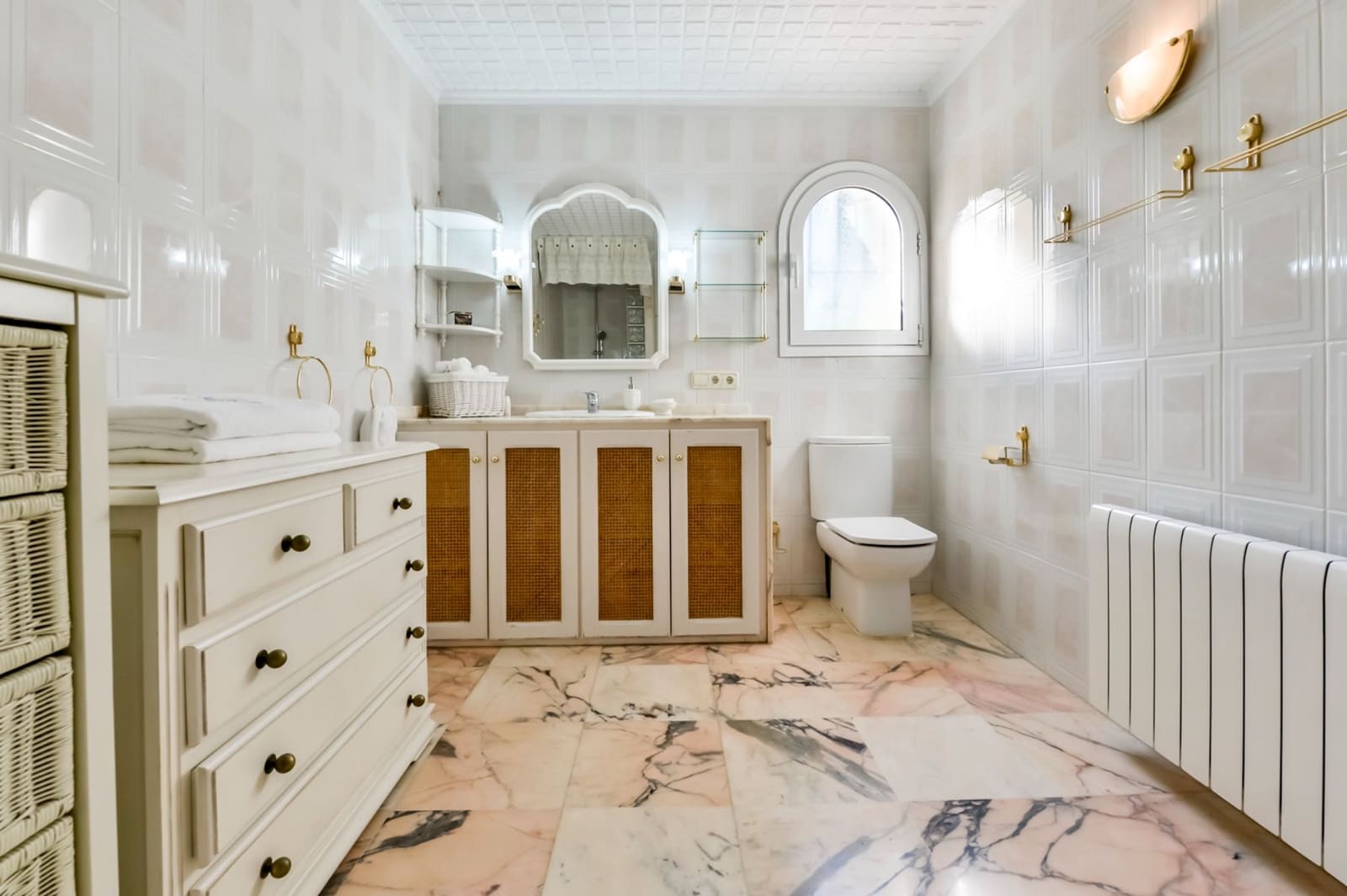 6 bedroom Villa for sale in Altea with pool garage - € 2,930,000 (Ref: 9328506)