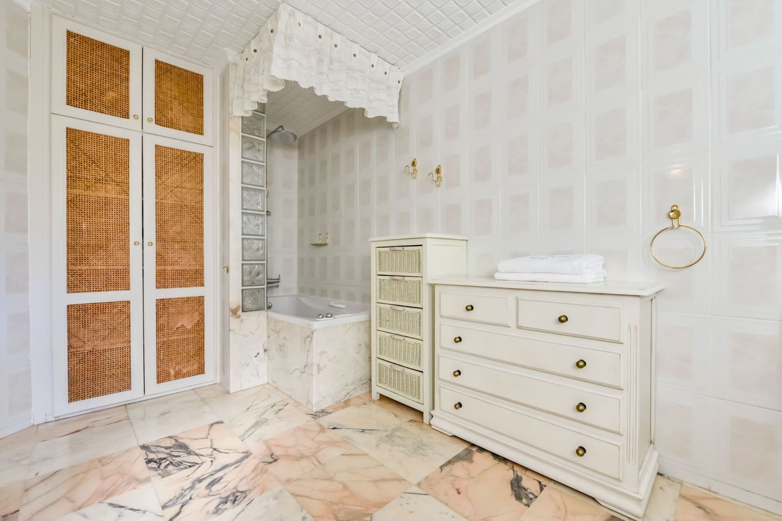 6 bedroom Villa for sale in Altea with pool garage - € 2,930,000 (Ref: 9328506)