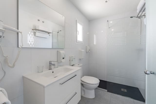 13 bedroom Hotel for sale in Alfaz del Pi / L'Alfàs del Pi with pool - € 1,850,000 (Ref: 9328520)