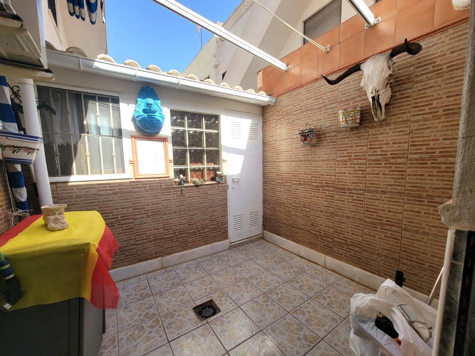 2 bedroom Villa for sale in Torrevieja with pool - € 169,000 (Ref: 9329537)