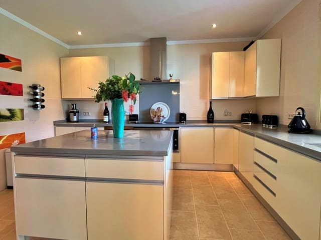 Chalet de 4 habitaciones en Calpe / Calp en venta con piscina garaje - 899.500 € (Ref: 9335380)