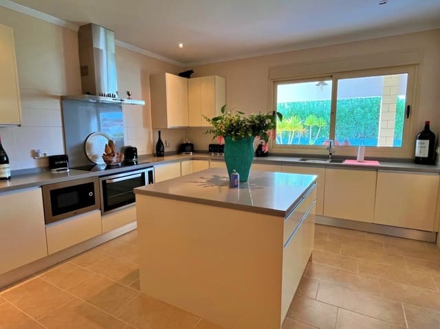 Chalet de 4 habitaciones en Calpe / Calp en venta con piscina garaje - 899.500 € (Ref: 9335380)