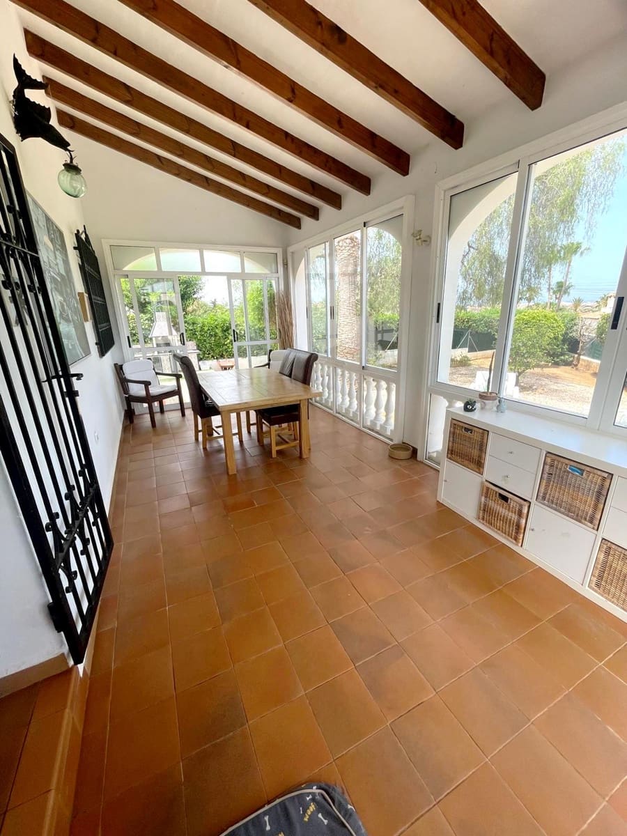 4 bedroom Villa for sale in Denia with pool garage - € 490,000 (Ref: 9340172)