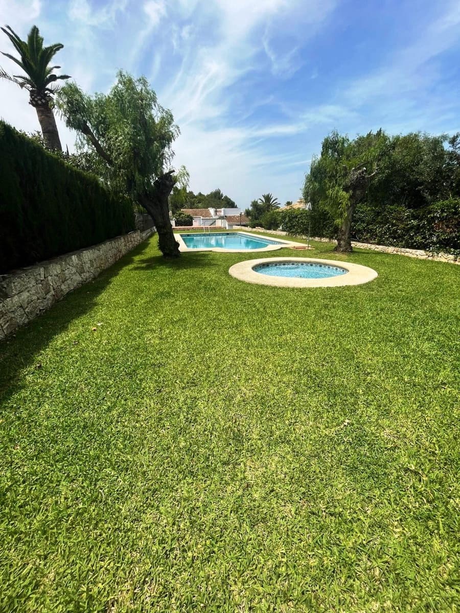4 bedroom Villa for sale in Denia with pool garage - € 490,000 (Ref: 9340172)