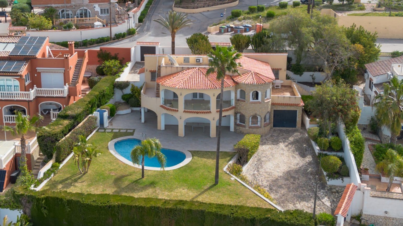 4 bedroom Villa for sale in Moraira with pool garage - € 1,750,000 (Ref: 9347805)