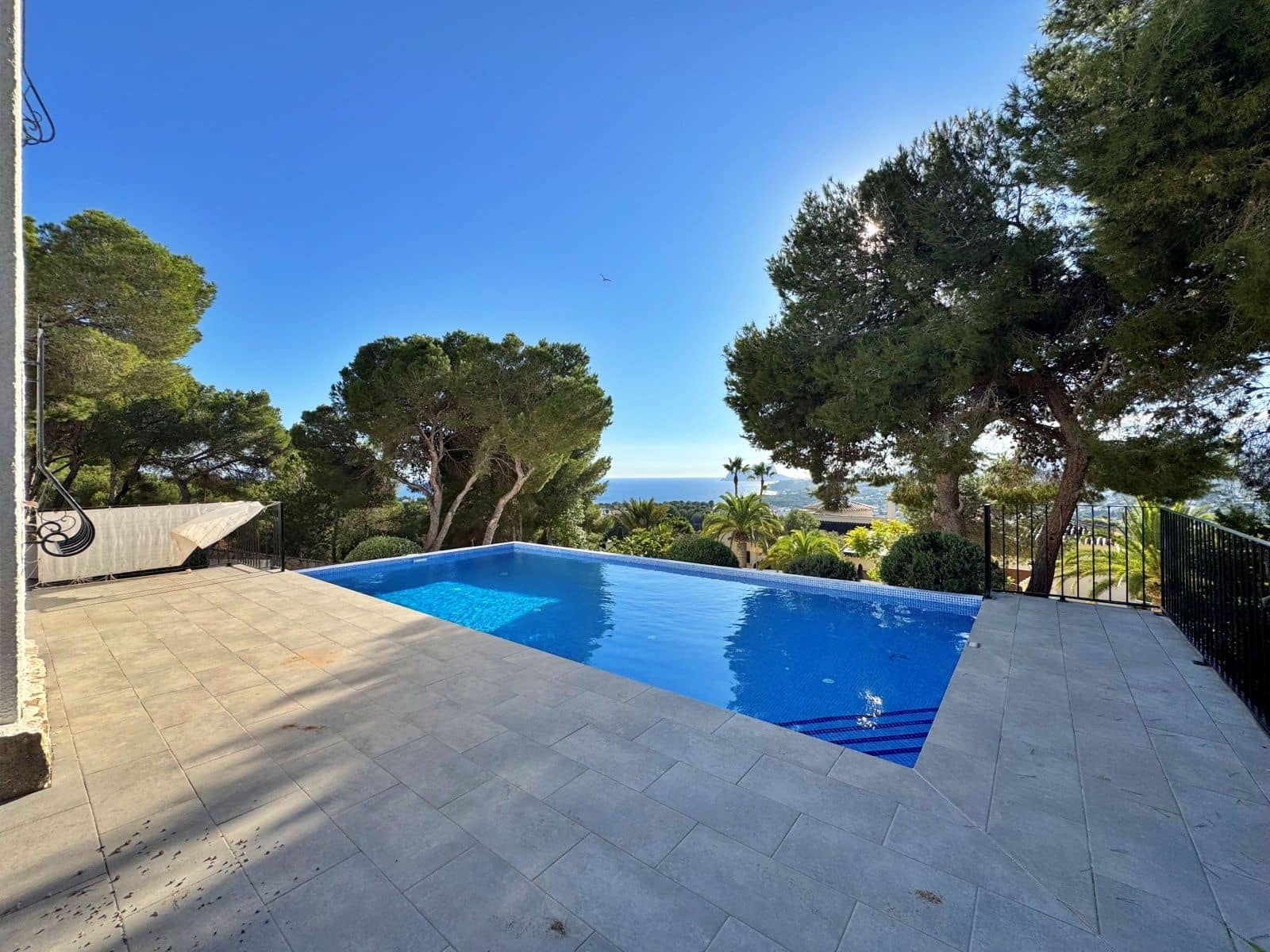 3 soveværelse Villa til leje i Moraira med swimmingpool garage - € 2.200 (Ref: 9347968)