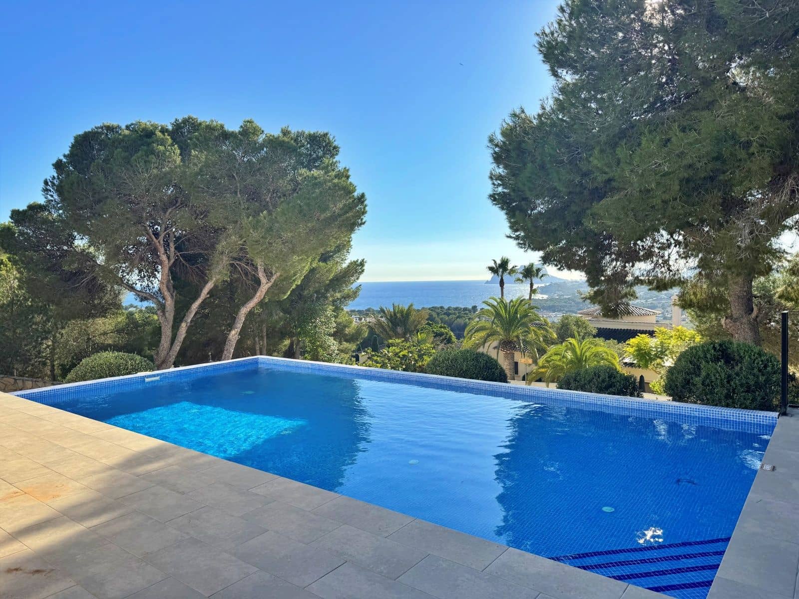 3 soveværelse Villa til leje i Moraira med swimmingpool garage - € 2.200 (Ref: 9347968)