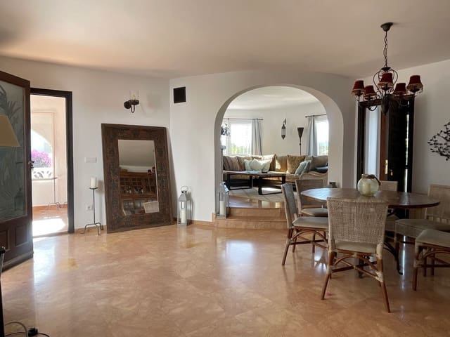 5 bedroom Villa for sale in Moraira, Teulada-Moraira with pool garage - € 725,000 (Ref: 9383518)