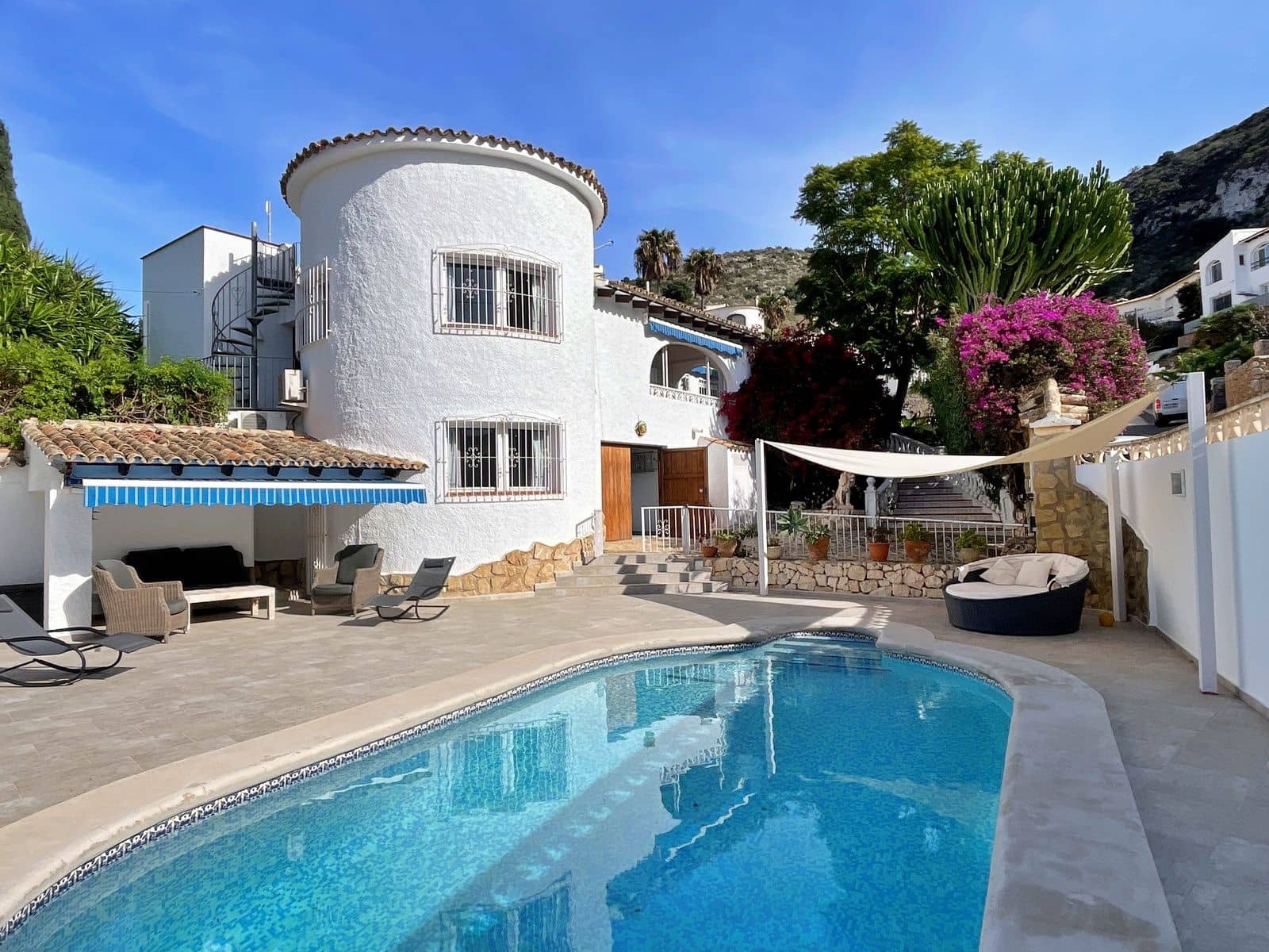 5 bedroom Villa for sale in Moraira with pool garage - € 725,000 (Ref: 9383518)