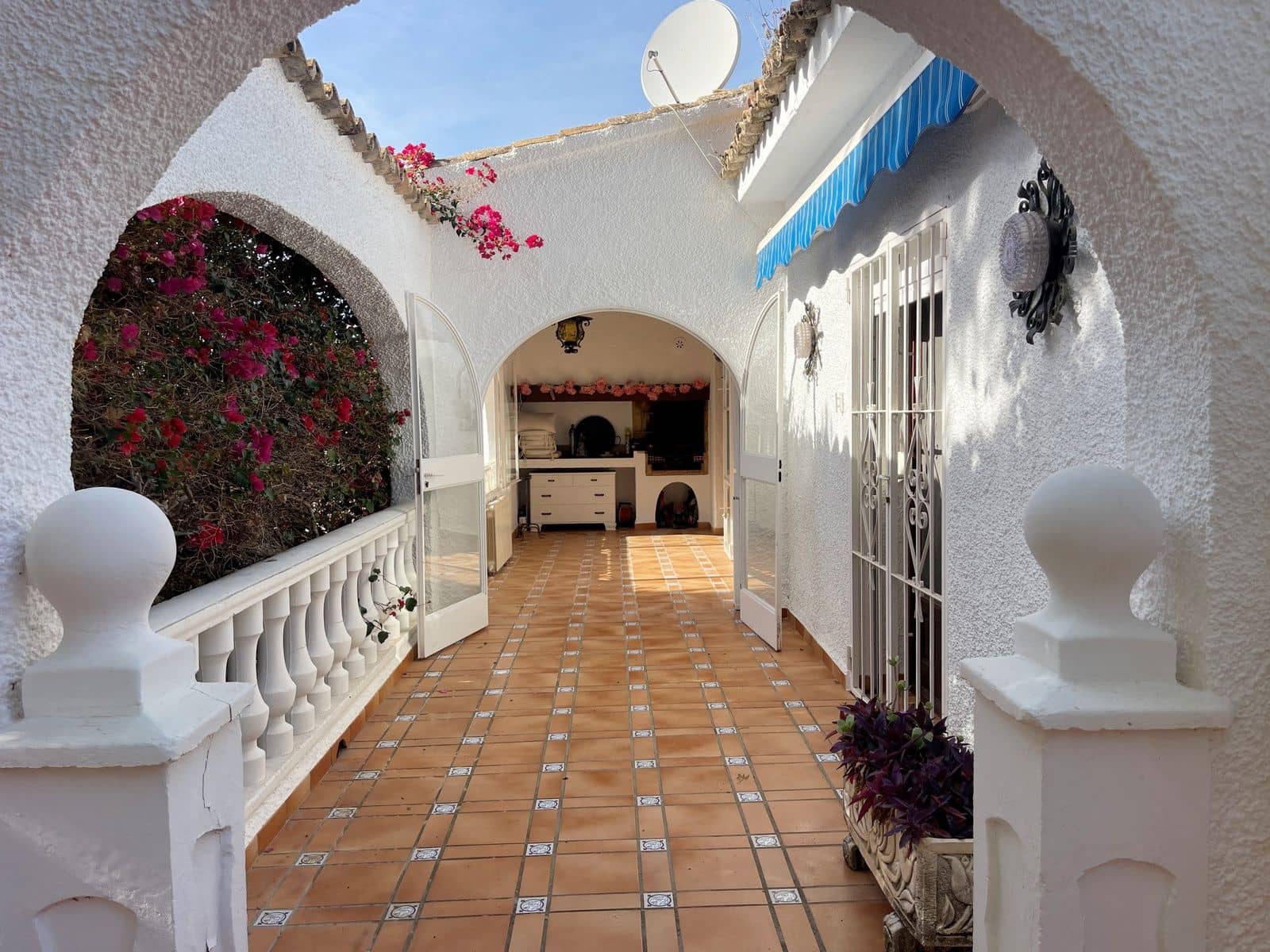 5 bedroom Villa for sale in Moraira with pool garage - € 725,000 (Ref: 9383518)