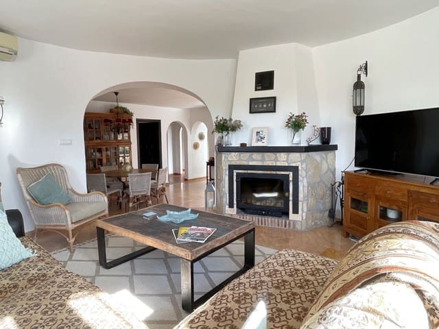 5 bedroom Villa for sale in Moraira, Teulada-Moraira with pool garage - € 725,000 (Ref: 9383518)