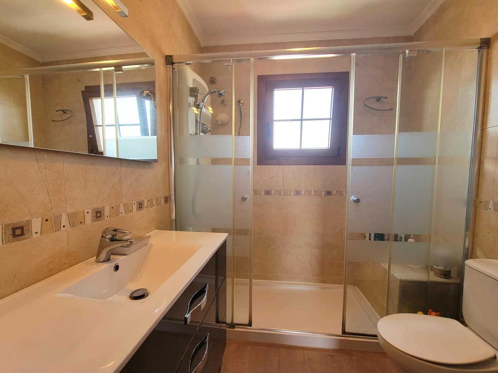 4 slaapkamer Villa te koop in Aguas Nuevas met zwembad garage - € 1.000.000 (Ref: 9394390)