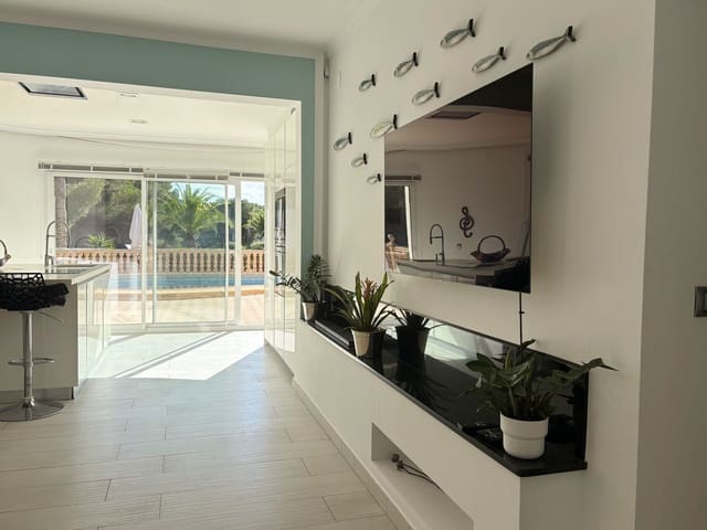 4 sypialnia Willa na sprzedaż w Moraira, Teulada-Moraira z basenem garażem - 795 000 € (Ref: 9402415)