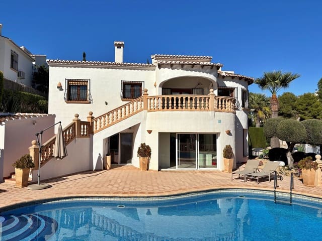 4 sypialnia Willa na sprzedaż w Moraira, Teulada-Moraira z basenem garażem - 795 000 € (Ref: 9402415)