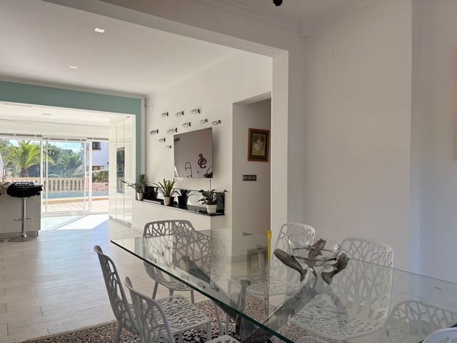 4 sypialnia Willa na sprzedaż w Moraira, Teulada-Moraira z basenem garażem - 795 000 € (Ref: 9402415)