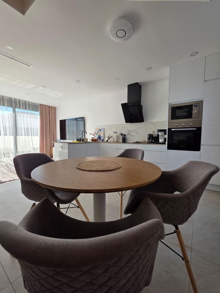 Chalet de 2 habitaciones en Benijófar en venta con piscina garaje - 355.000 € (Ref: 9402506)