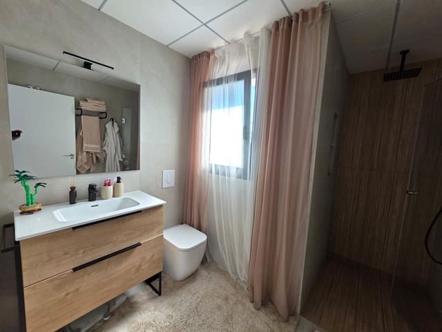 Chalet de 2 habitaciones en Benijófar en venta con piscina garaje - 355.000 € (Ref: 9402506)