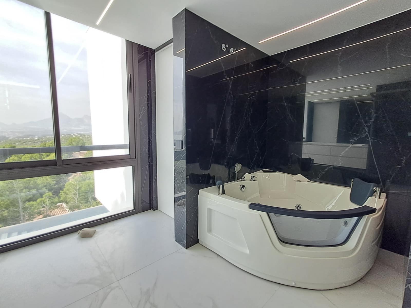 5 Zimmer Villa zu verkaufen in Altea mit Pool Garage - 2.350.000 € (Ref: 9410071)