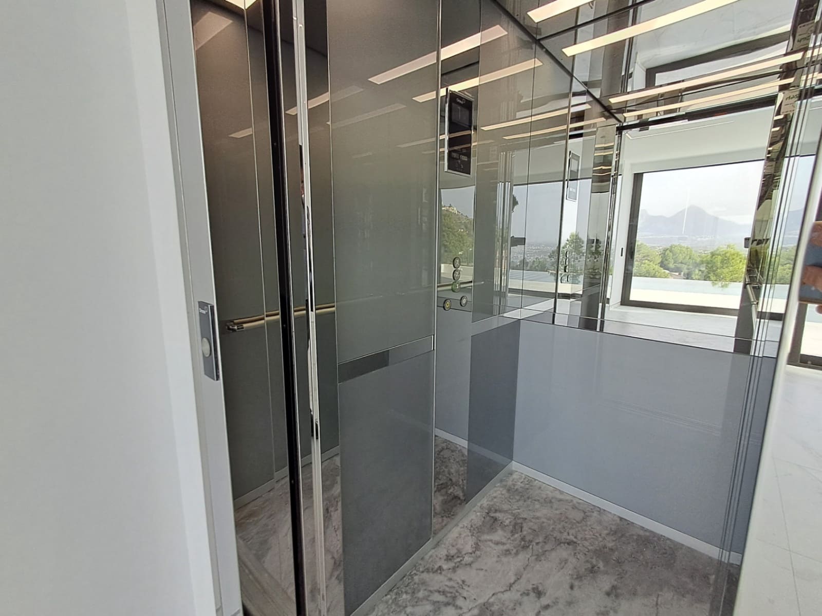 5 Zimmer Villa zu verkaufen in Altea mit Pool Garage - 2.350.000 € (Ref: 9410071)