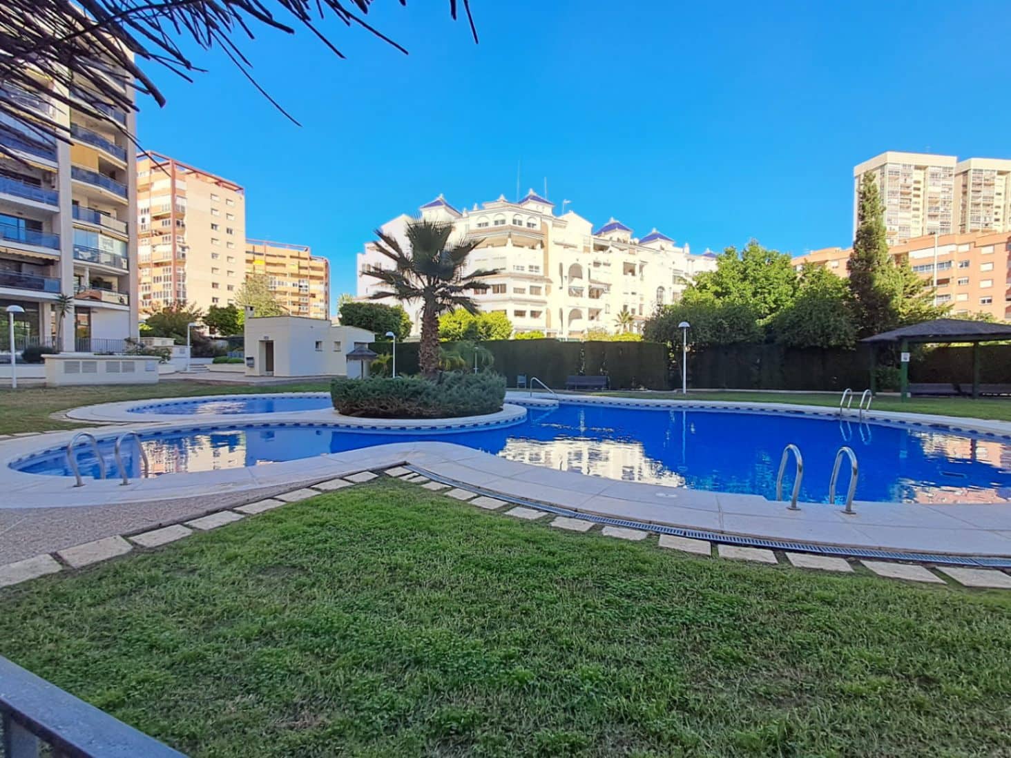 2 bedroom Apartment for sale in La Villajoyosa / Vila Joiosa with pool - € 350,000 (Ref: 9414577)