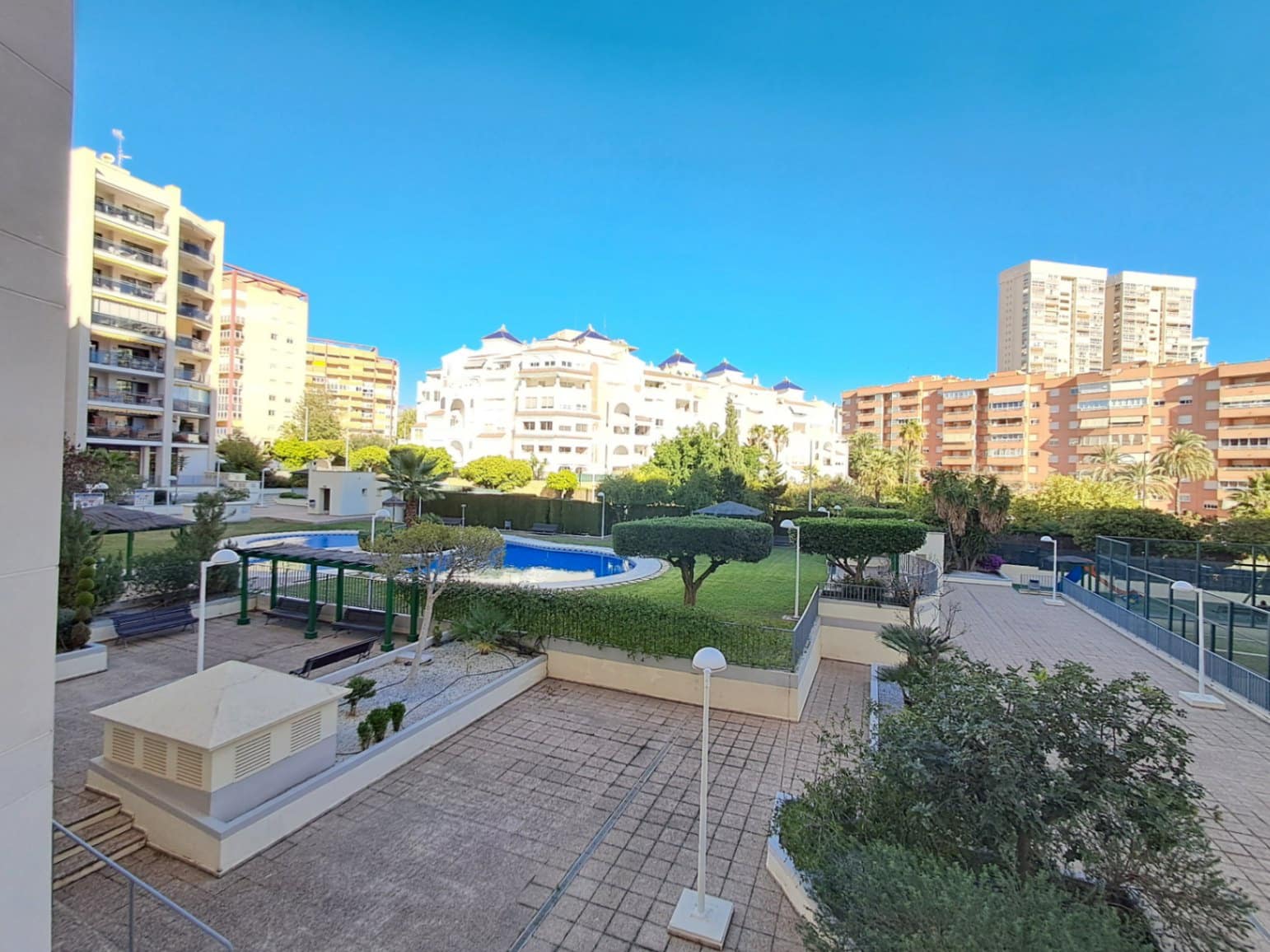 2 bedroom Apartment for sale in La Villajoyosa / Vila Joiosa with pool - € 350,000 (Ref: 9414577)
