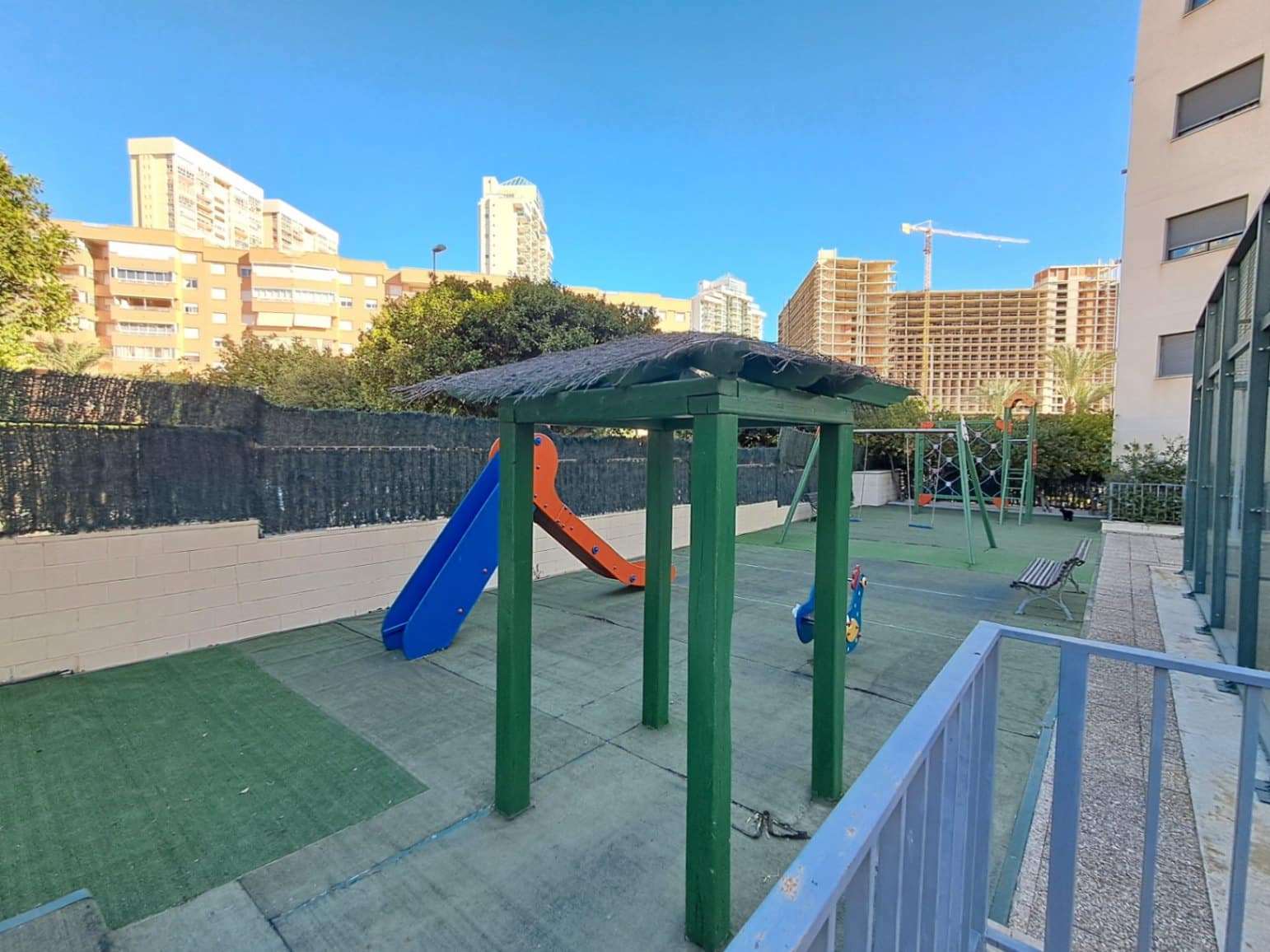 2 bedroom Apartment for sale in La Villajoyosa / Vila Joiosa with pool - € 350,000 (Ref: 9414577)