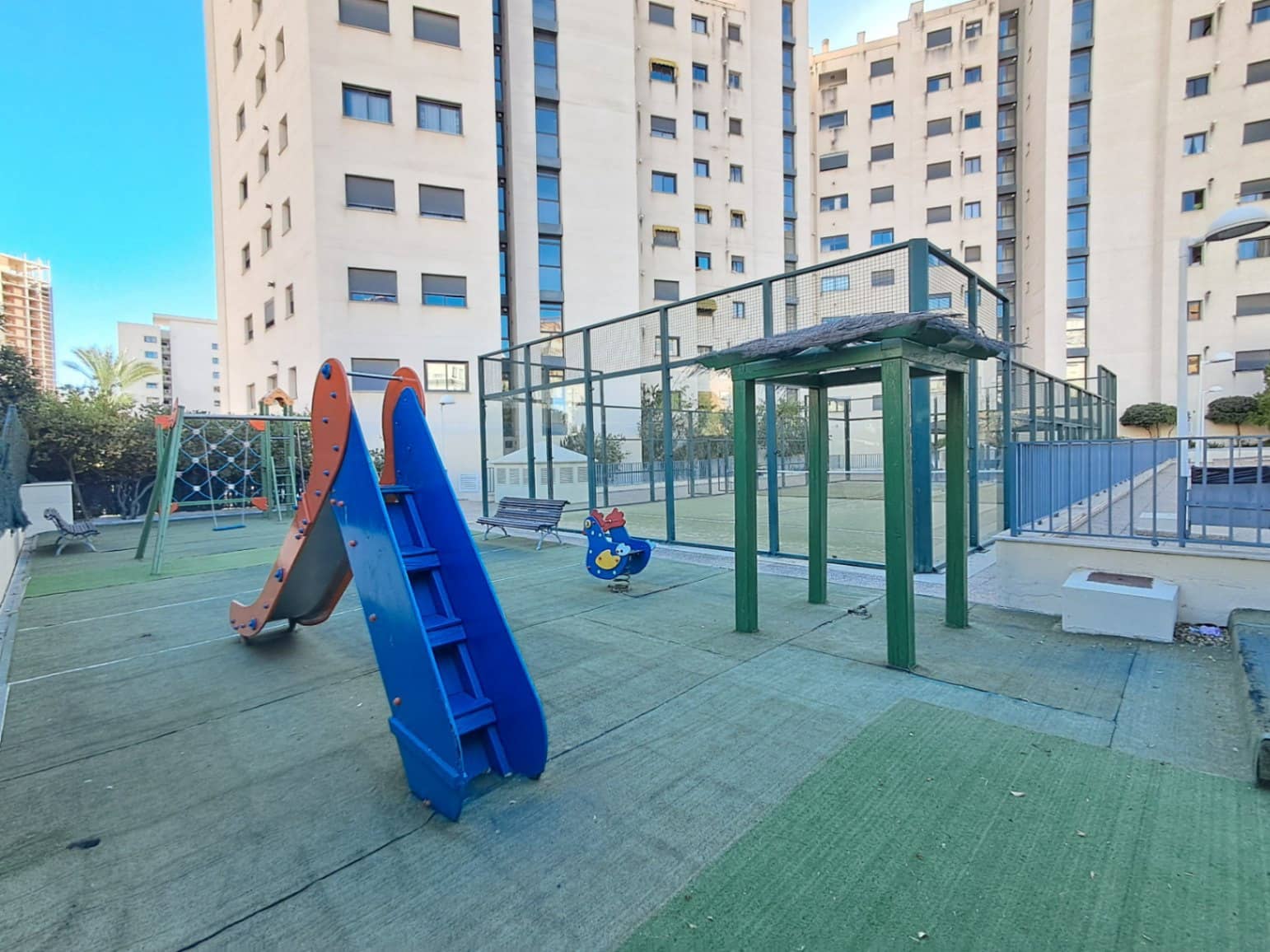 2 bedroom Apartment for sale in La Villajoyosa / Vila Joiosa with pool - € 350,000 (Ref: 9414577)