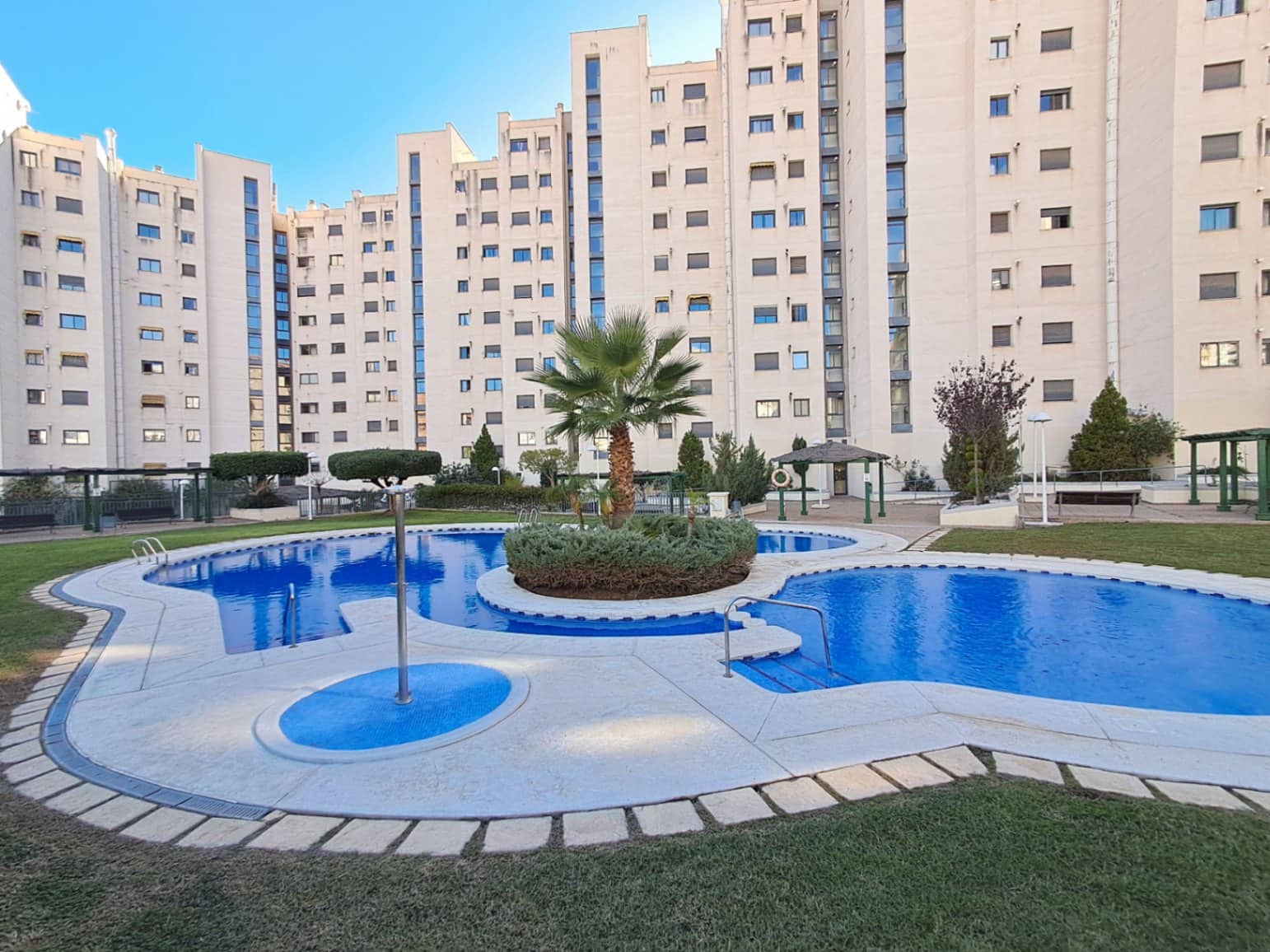 2 bedroom Apartment for sale in La Villajoyosa / Vila Joiosa with pool - € 350,000 (Ref: 9414577)