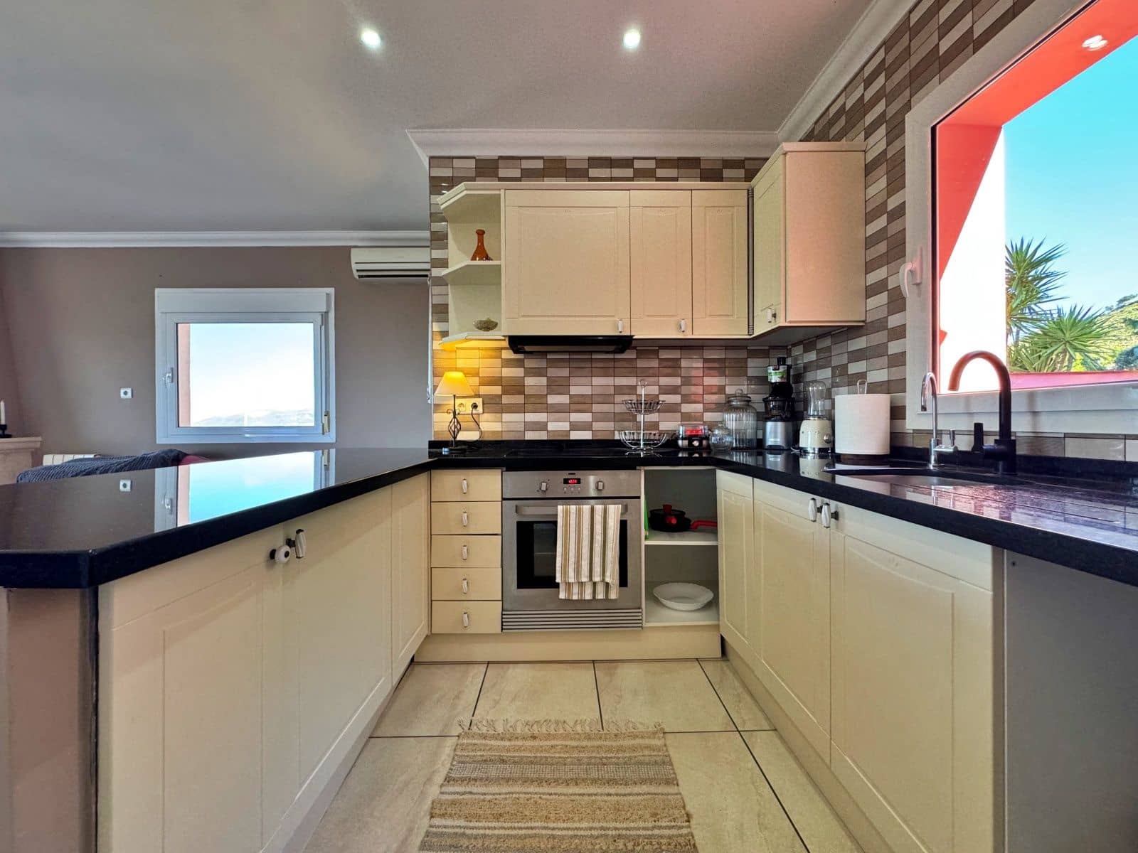 3 sovrum Villa att hyra i Benitachell / Benitatxell med pool garage - 1 300 € (Ref: 9415090)