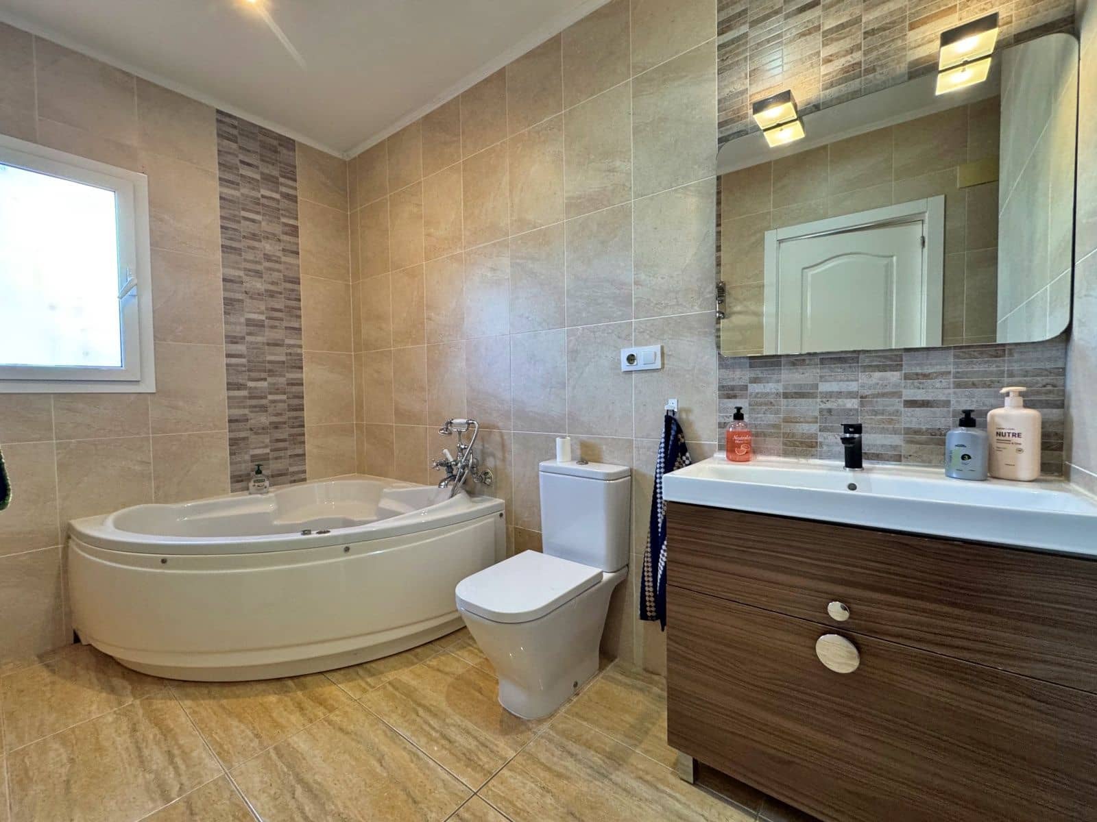 3 sovrum Villa att hyra i Benitachell / Benitatxell med pool garage - 1 300 € (Ref: 9415090)