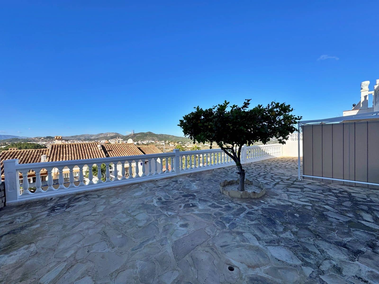 3 sovrum Villa att hyra i Benitachell / Benitatxell med pool garage - 1 300 € (Ref: 9415090)