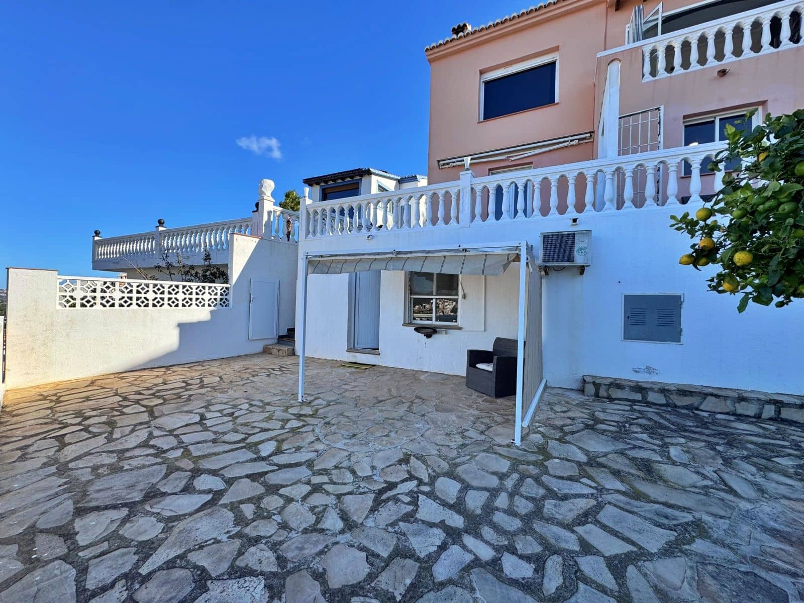 3 sovrum Villa att hyra i Benitachell / Benitatxell med pool garage - 1 300 € (Ref: 9415090)