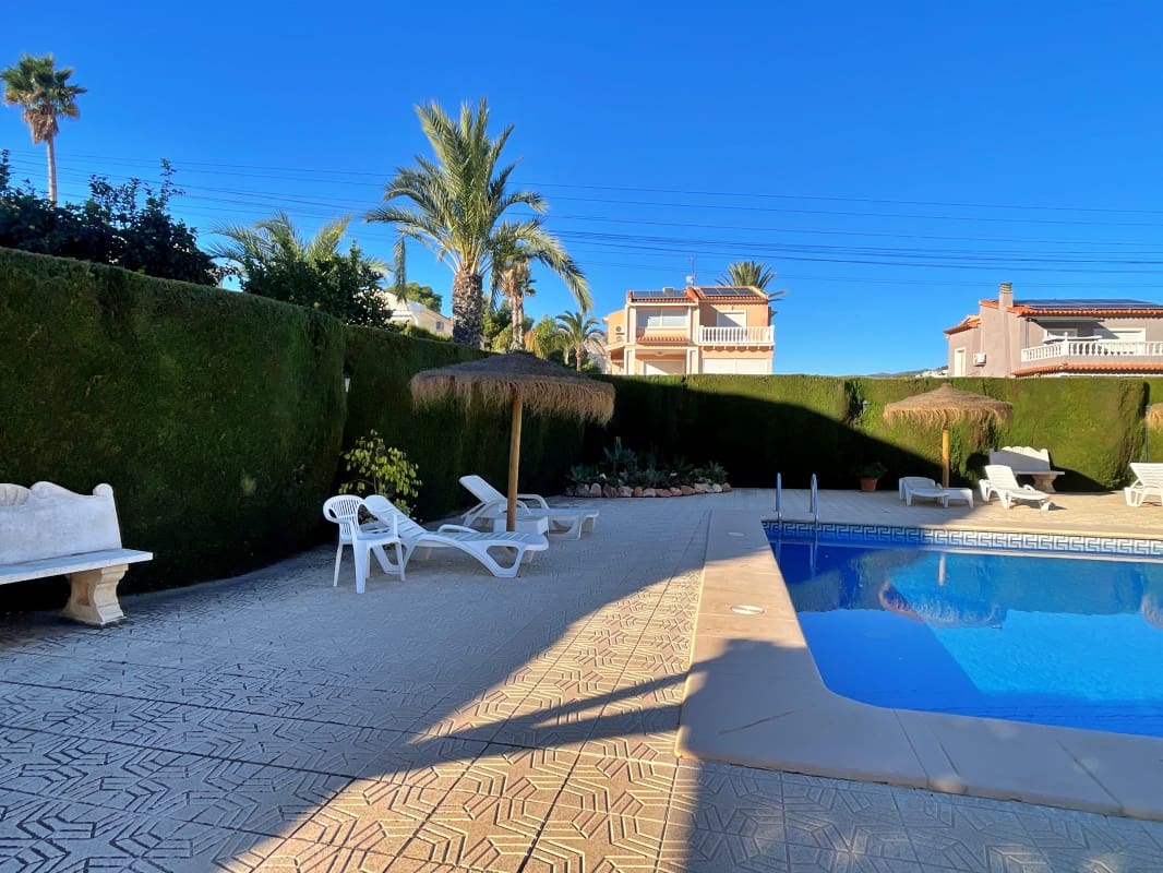 2 soveværelse Bungalow til salg i Calpe / Calp med swimmingpool garage - € 265.000 (Ref: 9422572)