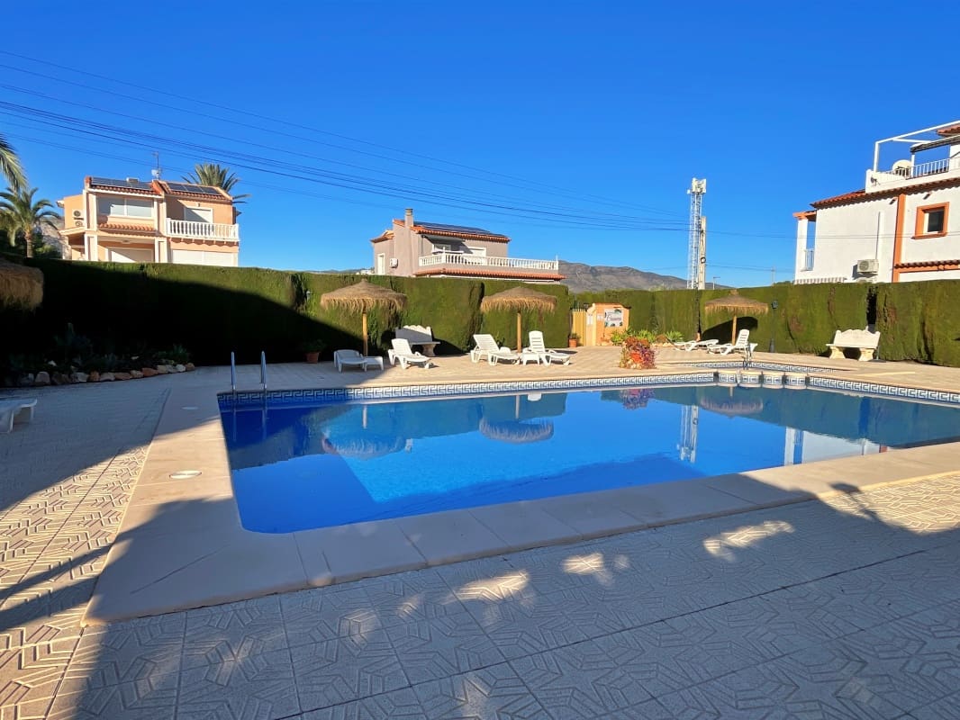 2 soveværelse Bungalow til salg i Calpe / Calp med swimmingpool garage - € 265.000 (Ref: 9422572)