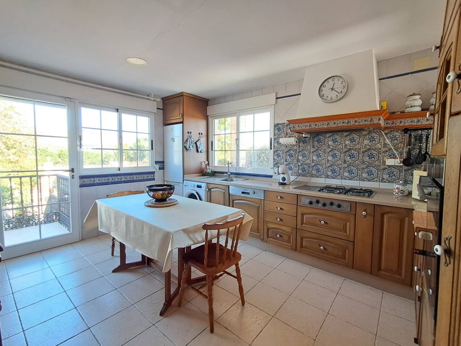 4 bedroom Villa for rent in Polop with pool garage - € 3,900 (Ref: 9431988)