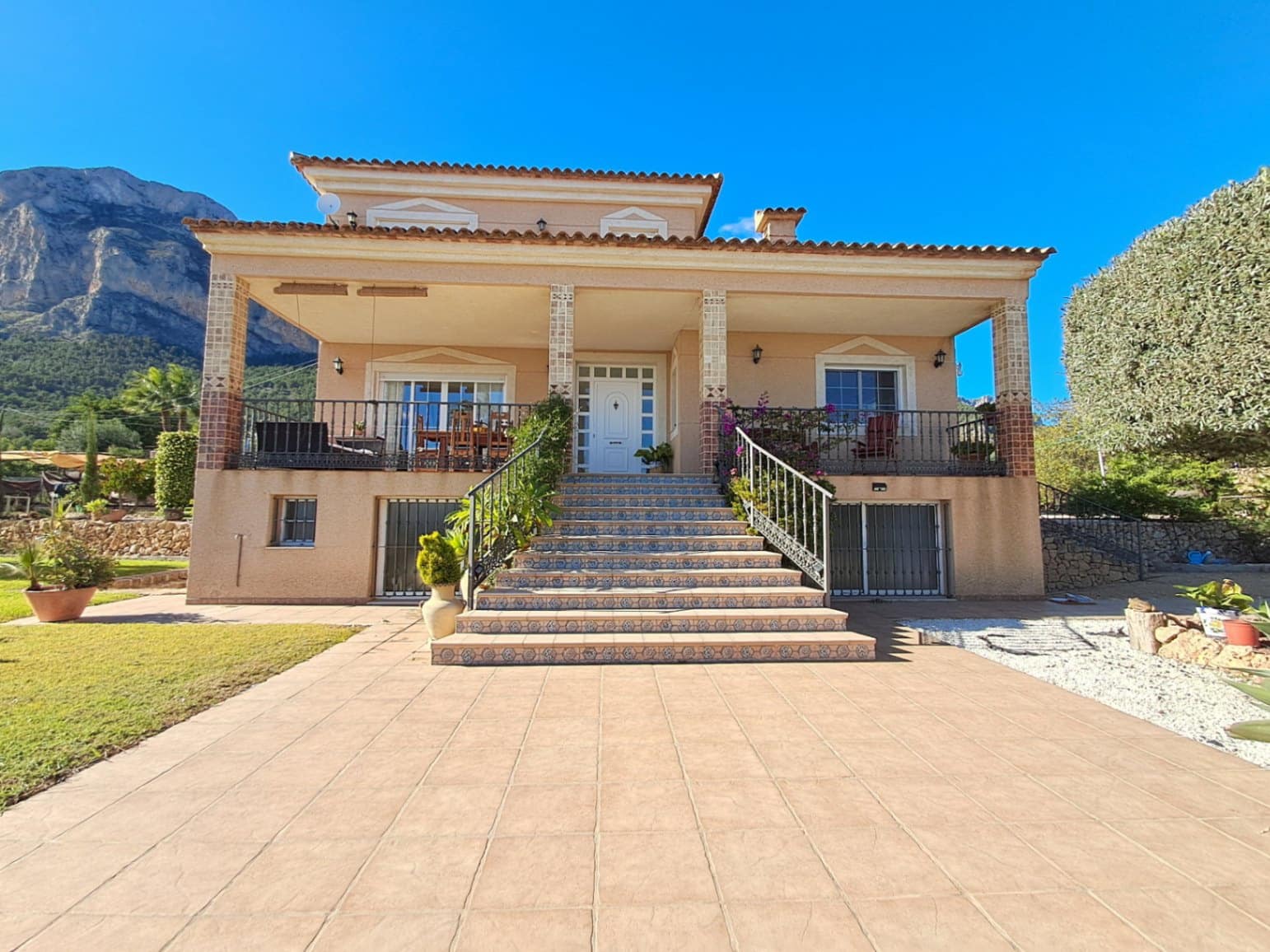 4 bedroom Villa for rent in Polop with pool garage - € 3,900 (Ref: 9431988)