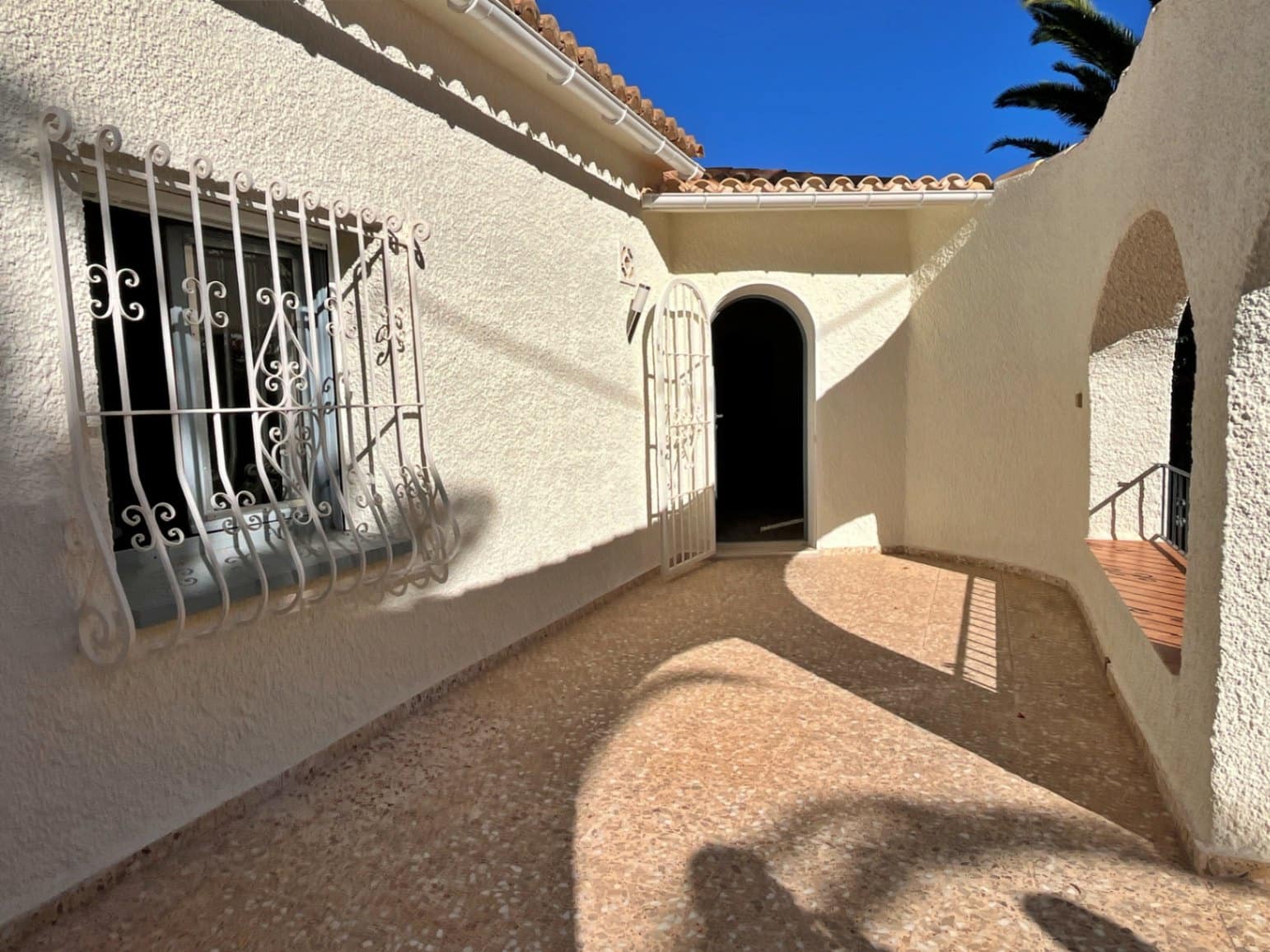 5 quarto Moradia para venda em Calpe / Calp com piscina garagem - 590 000 € (Ref: 9438431)