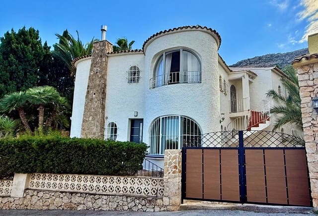 5 quarto Moradia para venda em Maryvilla, Calpe / Calp com piscina garagem - 590 000 € (Ref: 9438431)