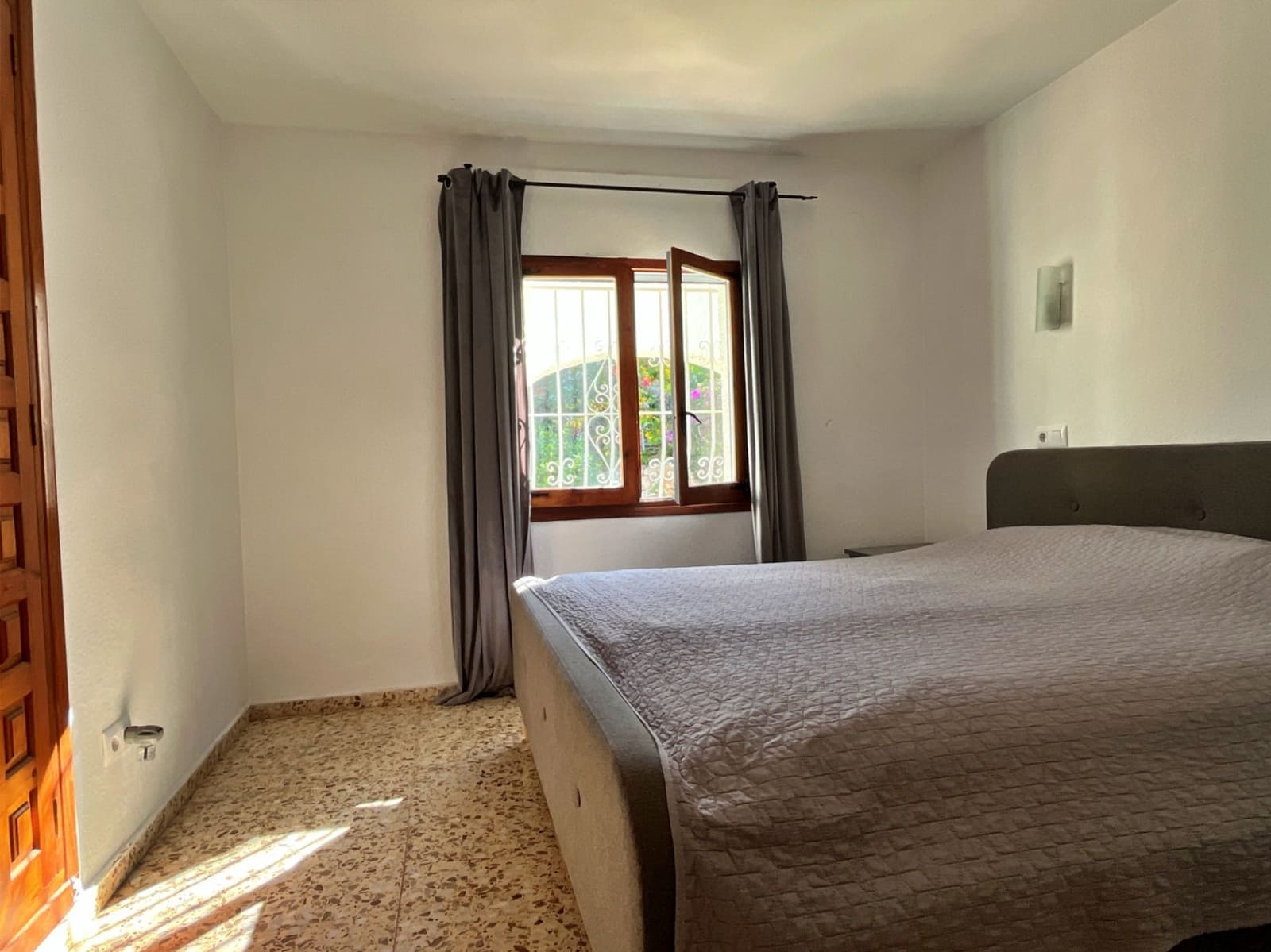 5 quarto Moradia para venda em Calpe / Calp com piscina garagem - 590 000 € (Ref: 9438431)