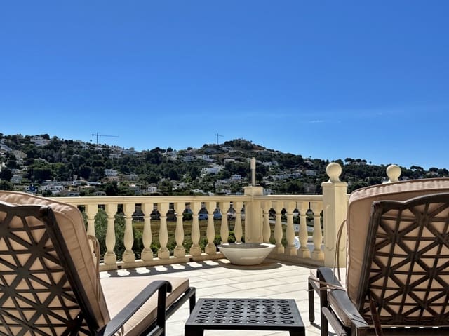 3 soverom Villa til salgs i Moraira, Teulada-Moraira med svømmebasseng garasje - € 895 000 (Ref: 9440303)