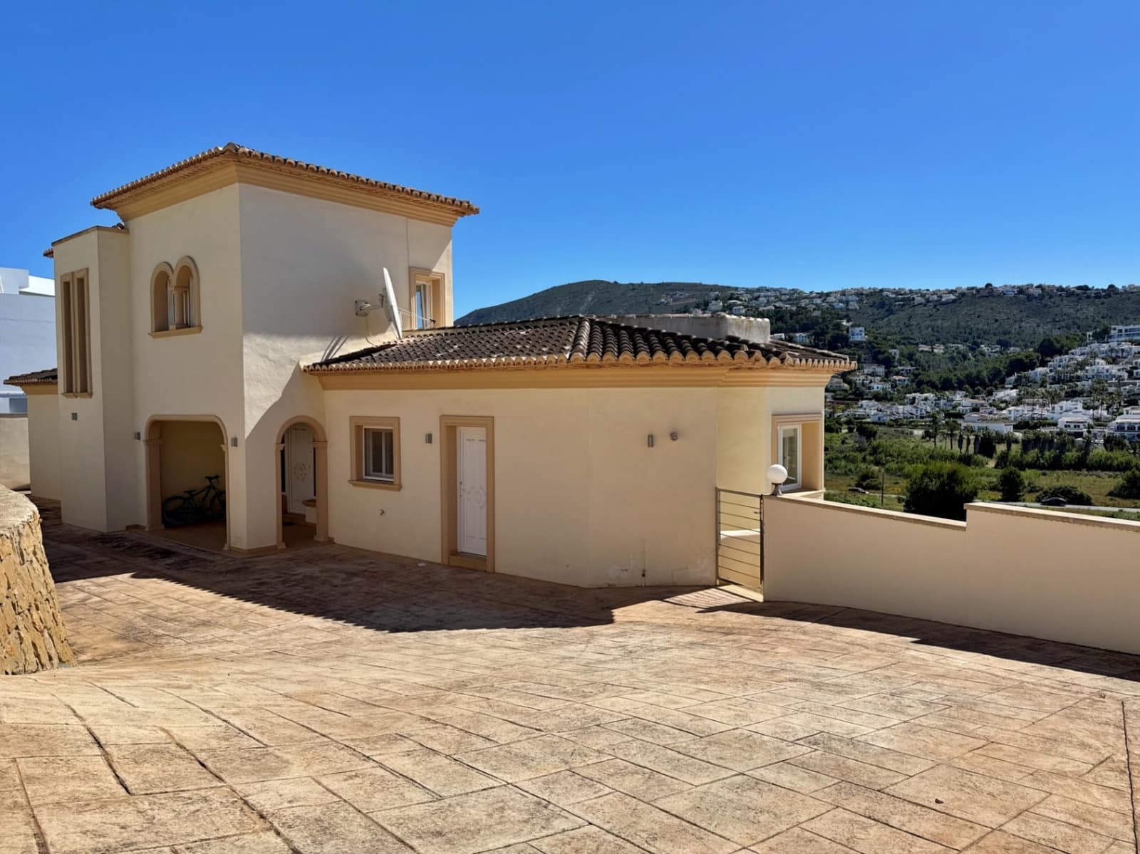 3 bedroom Villa for sale in Moraira with pool garage - € 895,000 (Ref: 9440303)
